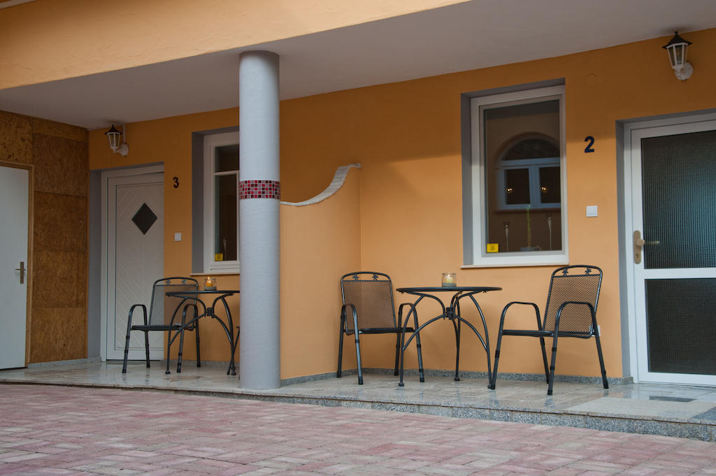 Alt Baden Apartement Dunaszekcső エクステリア 写真