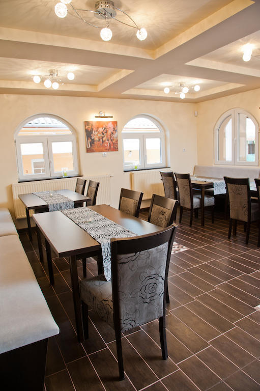 Alt Baden Apartement Dunaszekcső エクステリア 写真