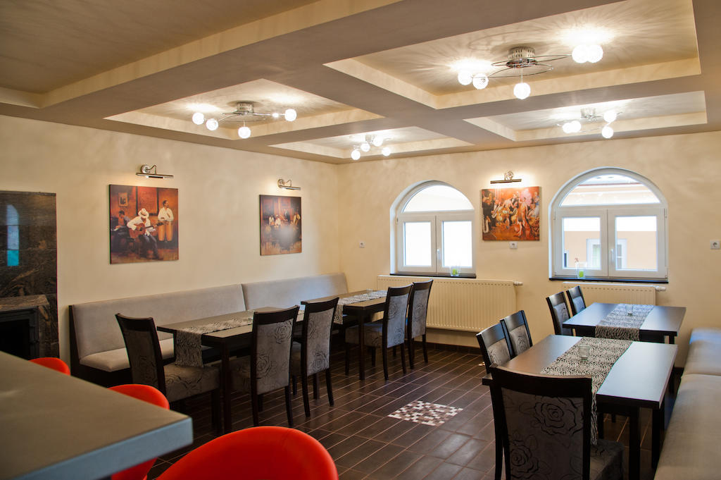 Alt Baden Apartement Dunaszekcső エクステリア 写真